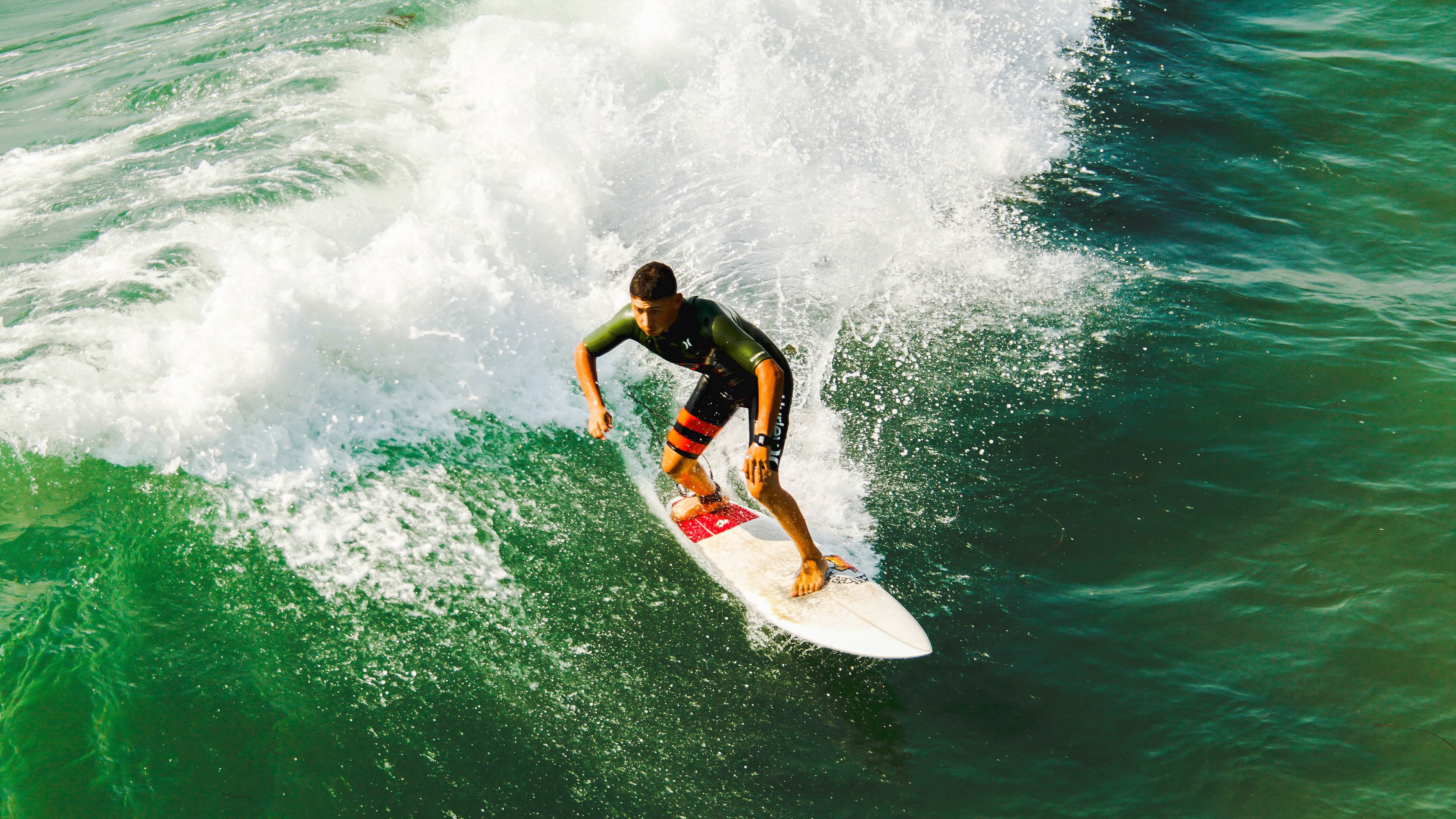 赛道上的新王，维尼修斯在F1揭幕战之夜的传奇时刻