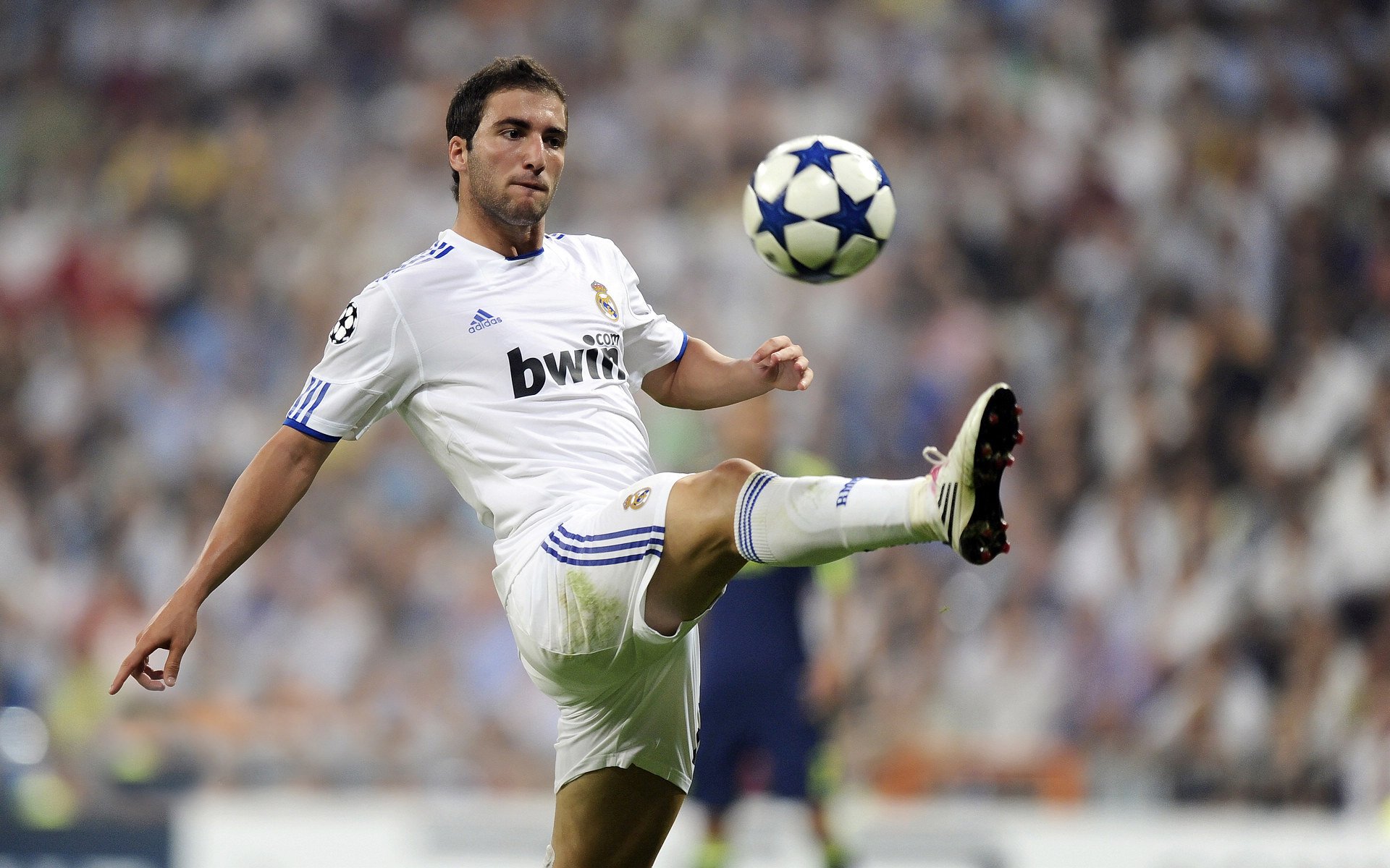 从北欧雪原到桑巴热土，芬兰击溃伊拉克背后，内马尔如何成为全球化足球的关键先生